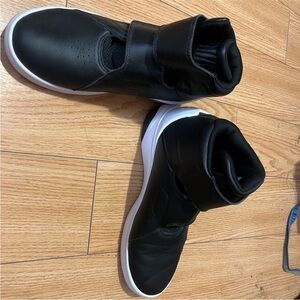 Size 8 running shoes 👟 used